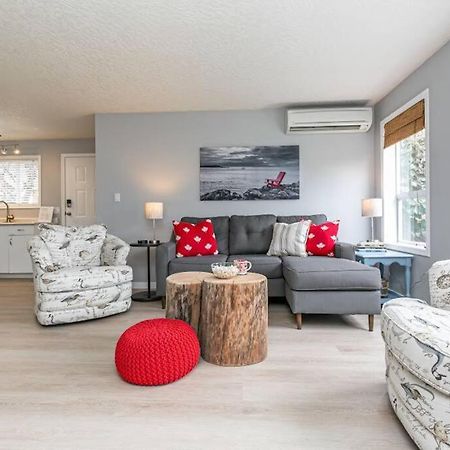 Lovely 2 Bedroom Suite Steps From The Beach Victoria Buitenkant foto