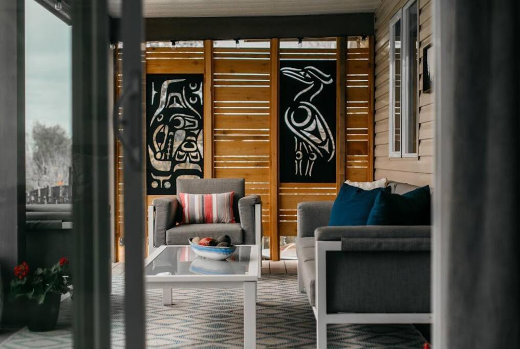 Lovely 2 Bedroom Suite Steps From The Beach Victoria Buitenkant foto