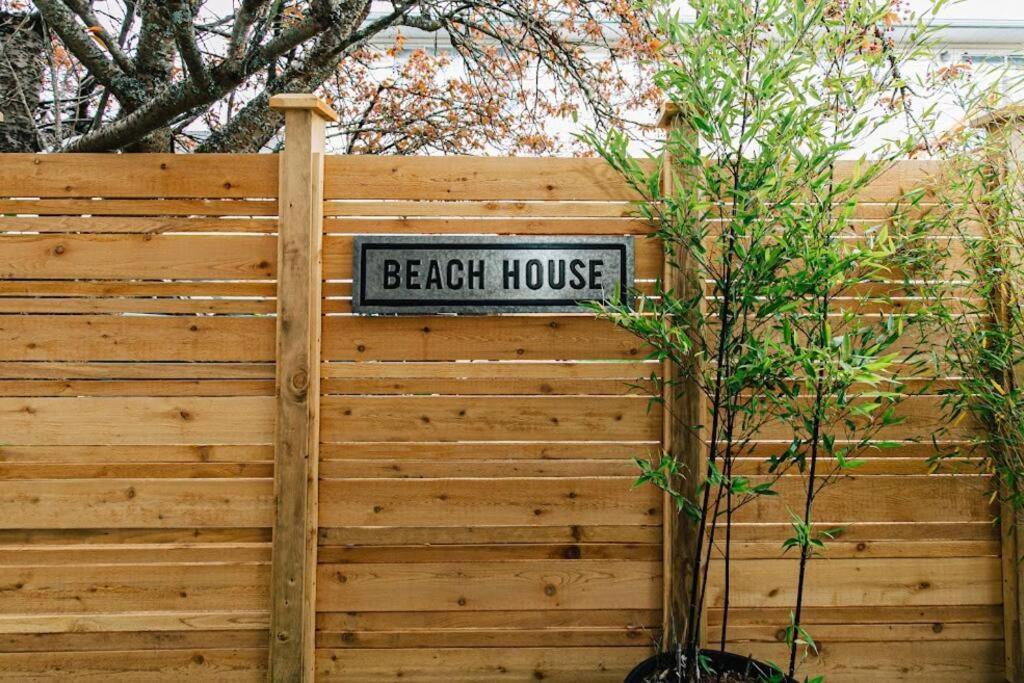Lovely 2 Bedroom Suite Steps From The Beach Victoria Buitenkant foto