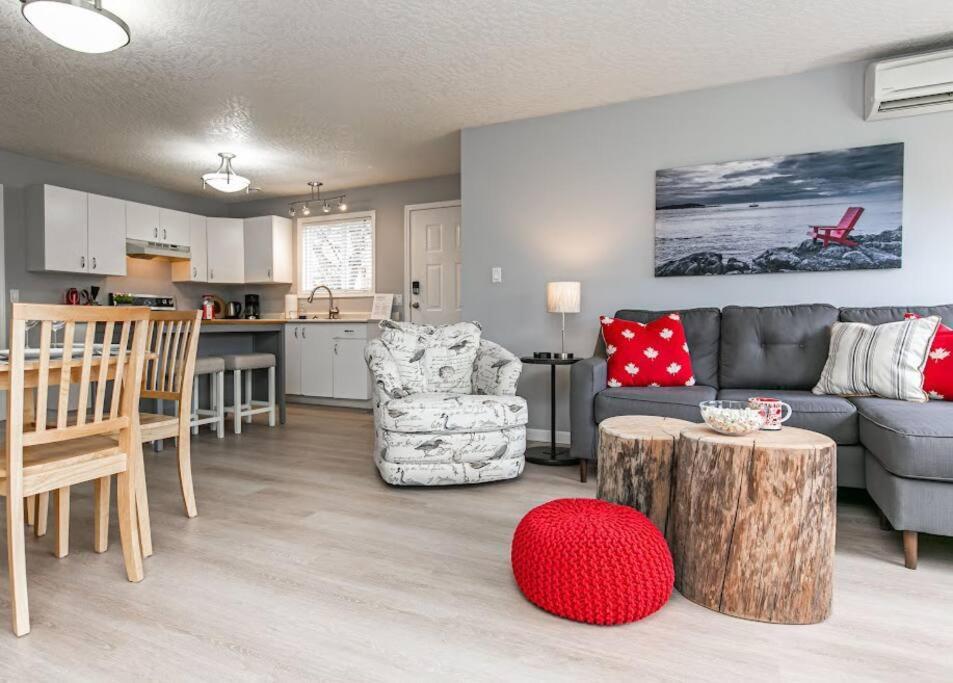 Lovely 2 Bedroom Suite Steps From The Beach Victoria Buitenkant foto