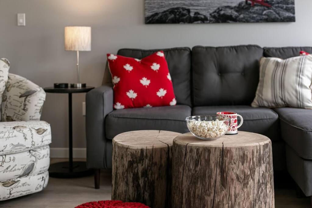Lovely 2 Bedroom Suite Steps From The Beach Victoria Buitenkant foto