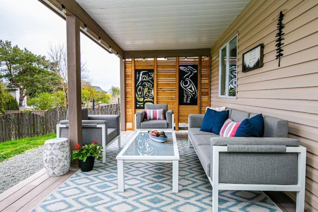 Lovely 2 Bedroom Suite Steps From The Beach Victoria Buitenkant foto