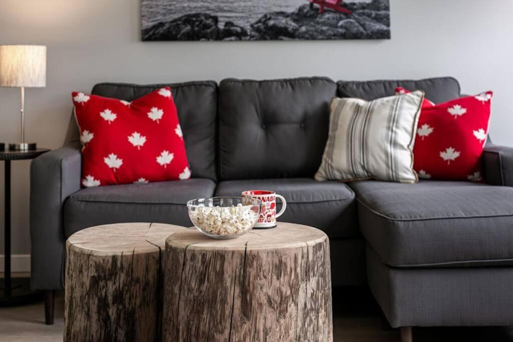 Lovely 2 Bedroom Suite Steps From The Beach Victoria Buitenkant foto